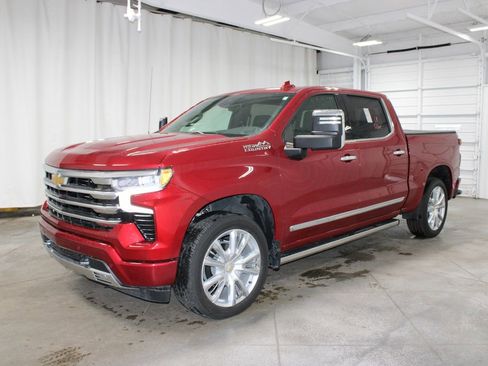 Used 2025 Chevrolet Silverado 1500 High Country w/ High Country Premium Package AWD/4WD image 4