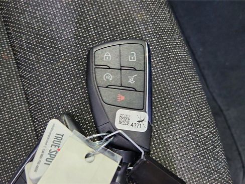 Used 2024 Chevrolet Traverse LT image 29