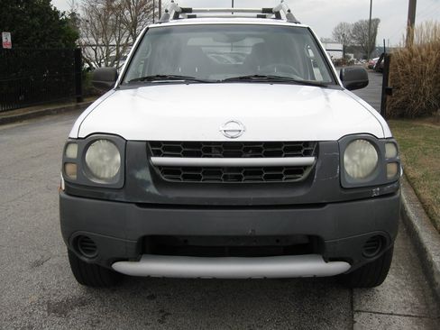 Used 2002 Nissan Xterra XE image 2