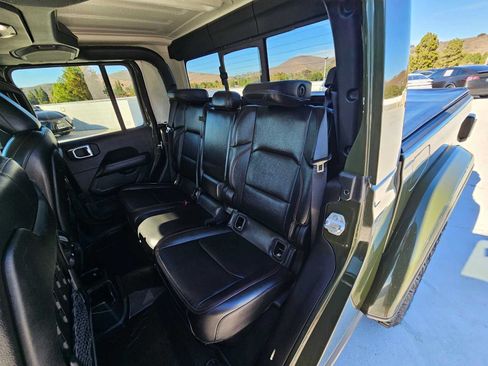 Used 2022 Jeep Gladiator Rubicon w/ LED Lighting Group AWD/4WD image 17
