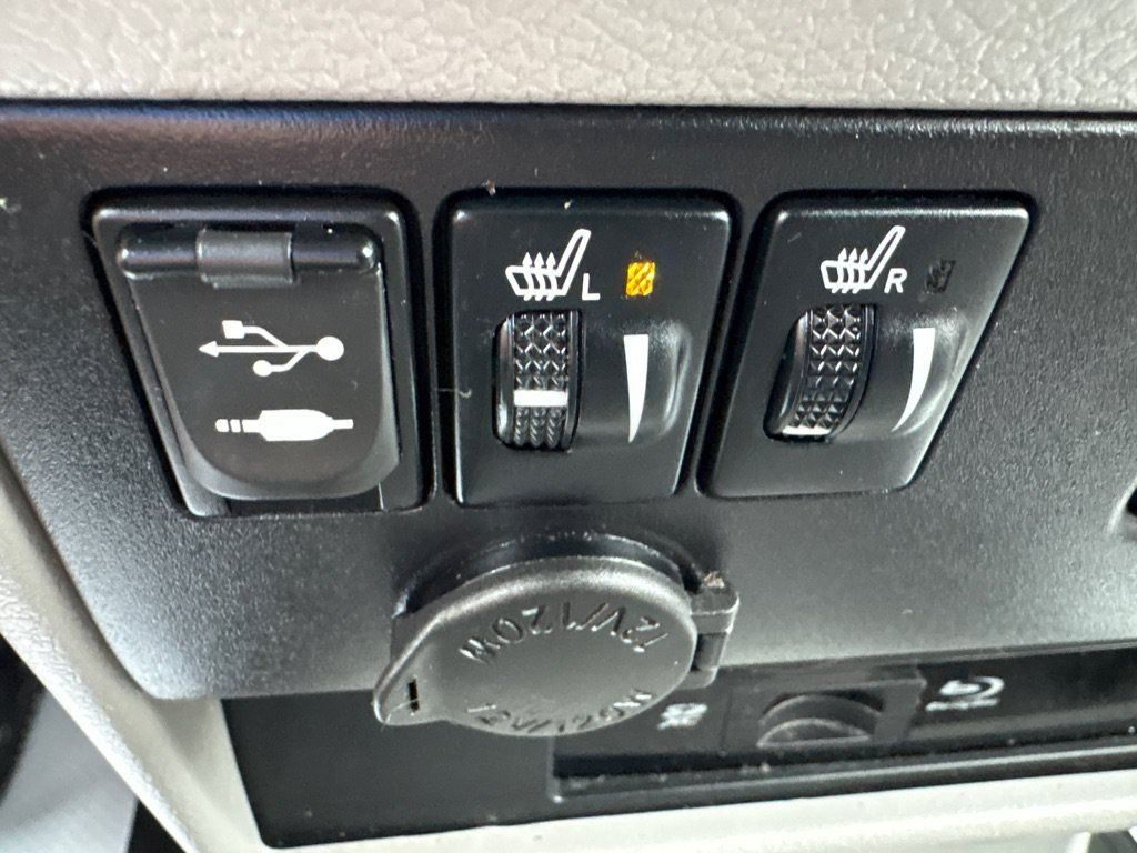 Used 2017 Toyota Sienna XLE Premium AWD/4WD image 18