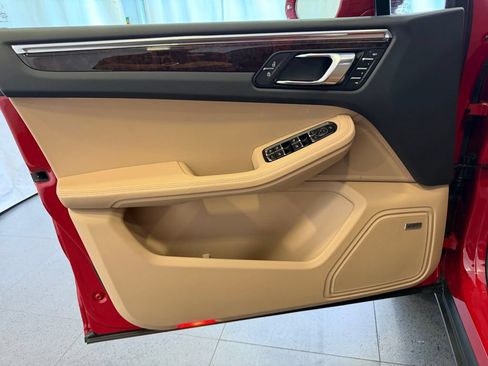 Certified 2026 Porsche Macan AWD/4WD image 15