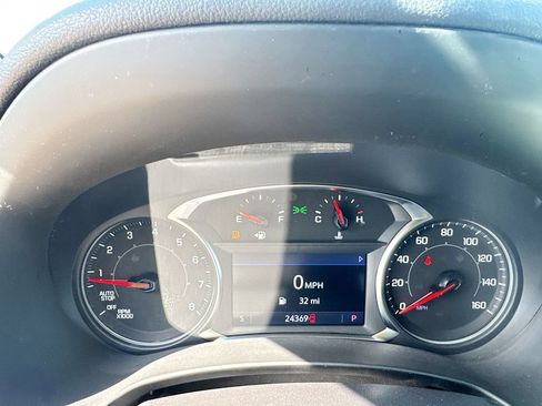 Used 2024 GMC Terrain SLT AWD/4WD image 13