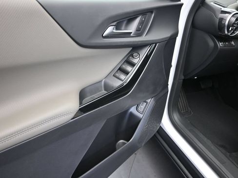 New 2026 Chevrolet Equinox LT w/ Convenience Package II FWD image 11