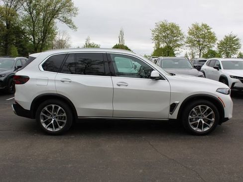 Used 2024 BMW X5 xDrive40i w/ Premium Package AWD/4WD image 2
