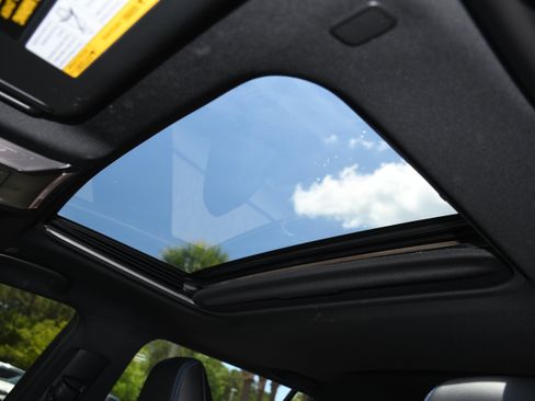 Used 2023 Toyota RAV4 XSE AWD/4WD image 7
