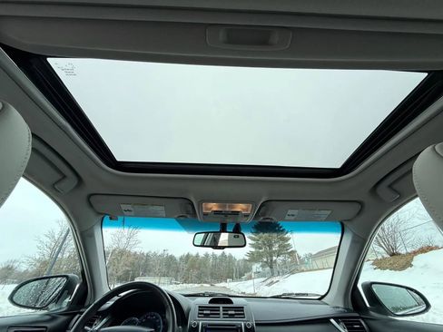 Used 2012 Toyota Camry XLE w/ Leather Pkg image 16