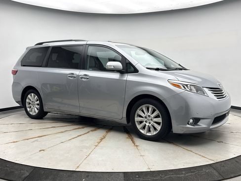 Used 2015 Toyota Sienna Limited Premium FWD image 7