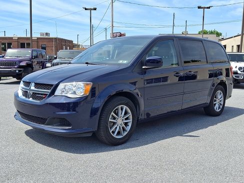 Used 2016 Dodge Grand Caravan SE FWD image 3