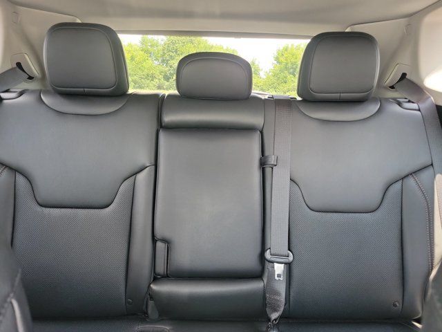 Used 2022 Jeep Compass Latitude w/ Sun and Sound Group AWD/4WD image 22