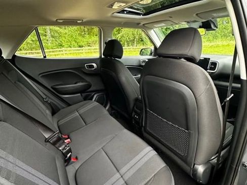 Certified 2025 Hyundai Venue SEL FWD image 18