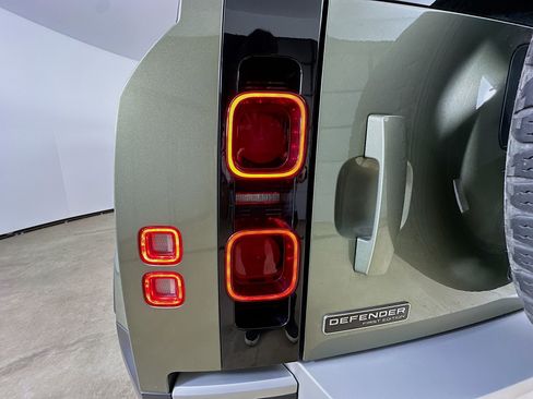 Used 2021 Land Rover Defender 90 First Edition AWD/4WD image 12