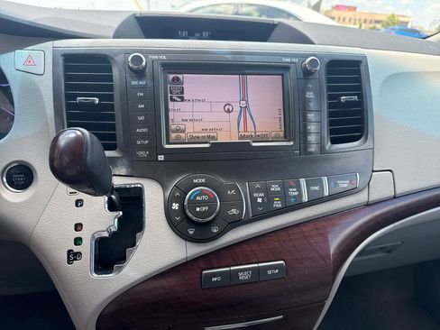 Used 2013 Toyota Sienna Limited w/ Premium Pkg AWD/4WD image 24