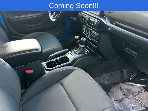 Used 2022 Jeep Gladiator Sport AWD/4WD image 16