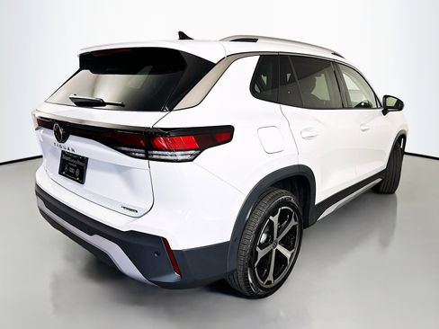 New 2025 Volkswagen Tiguan SE image 7