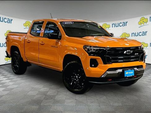 Used 2025 Chevrolet Colorado Z71 w/ Technology Package AWD/4WD image 1