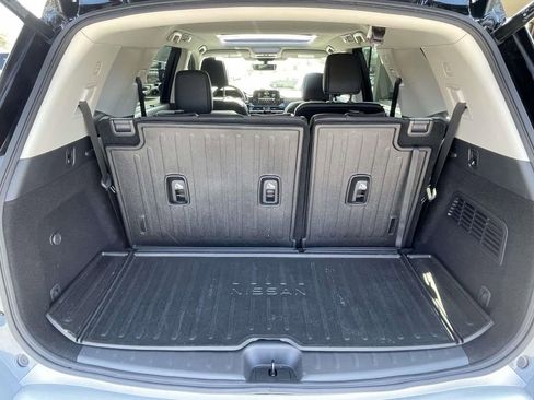 Used 2024 Nissan Pathfinder Platinum image 10