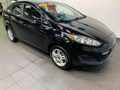 Used 2019 Ford Fiesta SE image 2