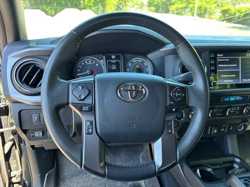 Used 2022 Toyota Tacoma TRD Off-Road AWD/4WD image 22