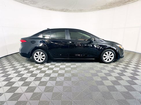 Used 2024 Toyota Corolla LE FWD image 2