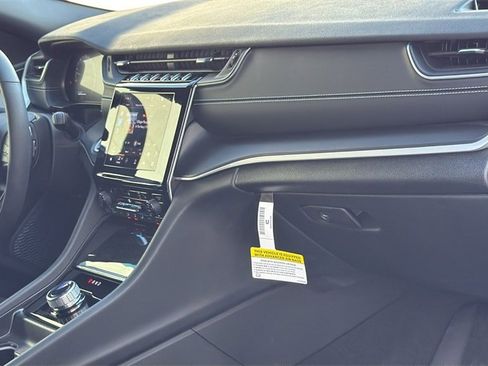 Used 2025 Jeep Grand Cherokee Altitude image 25