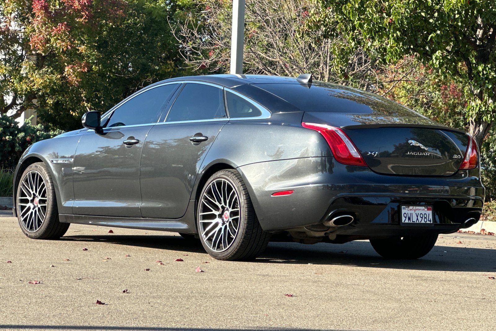 Used 2016 Jaguar XJ R-Sport RWD image 6