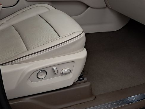 Used 2021 GMC Yukon Denali w/ Denali Premium Package image 53