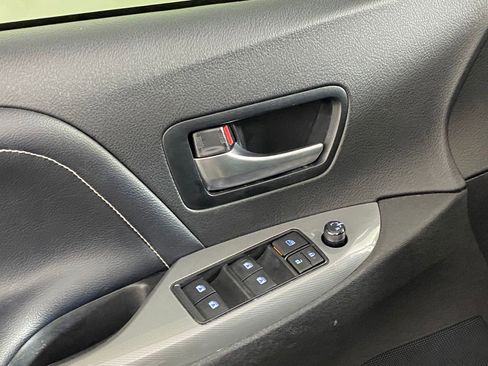 Used 2019 Toyota Sienna SE image 22