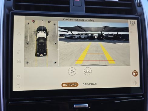 Certified 2025 Land Rover Discovery Metropolitan Edition image 25