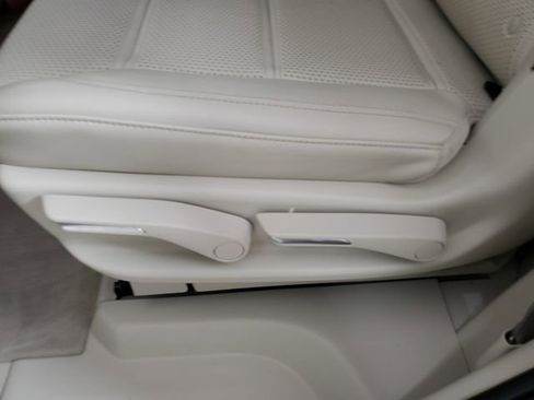 Used 2023 Cadillac Escalade Premium Luxury Platinum image 15