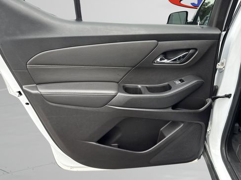 Used 2019 Chevrolet Traverse LT w/ LT Premium Package image 8