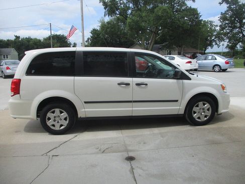 Used 2013 RAM C/V Tradesman FWD image 16