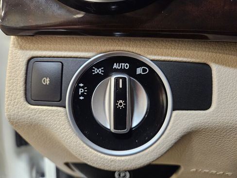 Used 2015 Mercedes-Benz GLK 250 BlueTEC 4MATIC image 39