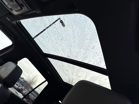 Used 2021 Chevrolet Tahoe Z71 w/ Z71 Signature Package image 27