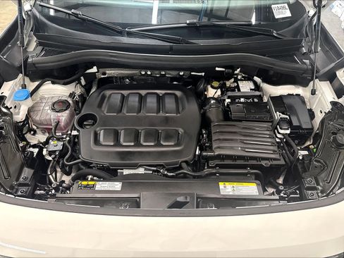 Used 2026 Volkswagen Tiguan SE w/ Panoramic Sunroof Package AWD/4WD image 33