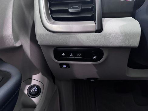 Certified 2023 GMC Terrain Denali w/ Black Diamond Edition AWD/4WD image 24