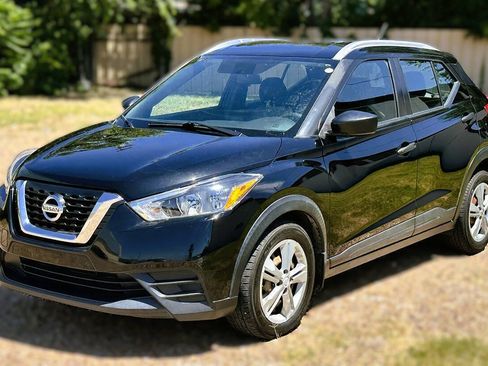 Used 2019 Nissan Kicks S FWD image 2