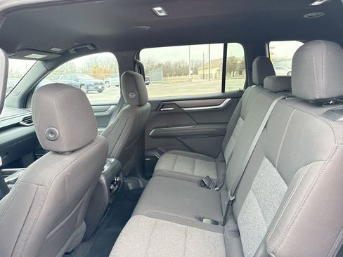 Used 2025 GMC Acadia Elevation image 24