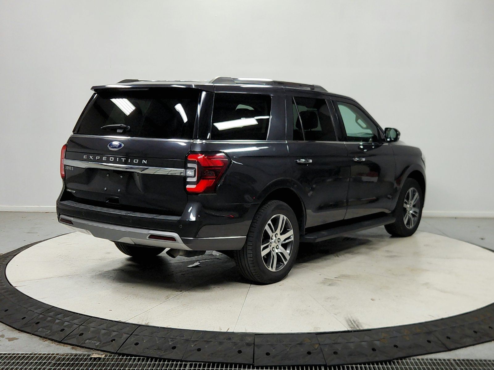 Used 2024 Ford Expedition Limited RWD image 8