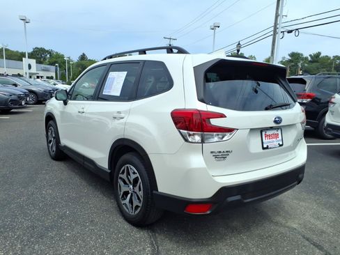 Certified 2023 Subaru Forester Premium AWD/4WD image 4