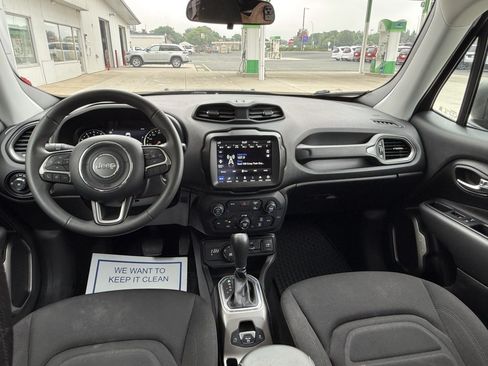 Used 2022 Jeep Renegade Latitude AWD/4WD image 18