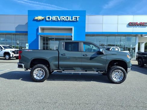 Used 2025 Chevrolet Silverado 1500 LT image 2