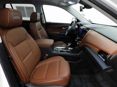 Used 2021 Chevrolet Traverse High Country image 39