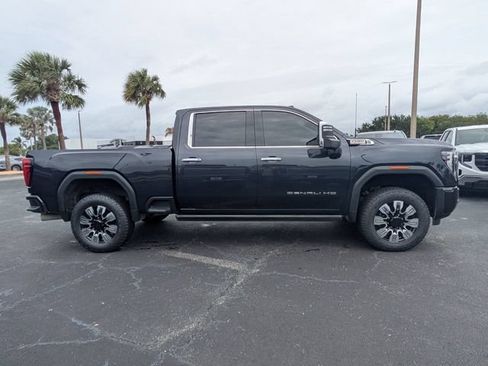 Used 2024 GMC Sierra 3500 Denali w/ Denali Reserve Package AWD/4WD image 3