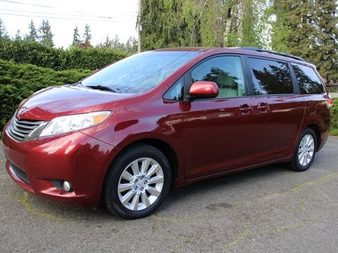 Used 2011 Toyota Sienna XLE w/ Entertainment Pkg image 1