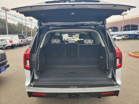 Certified 2025 Ford Expedition Active image 8