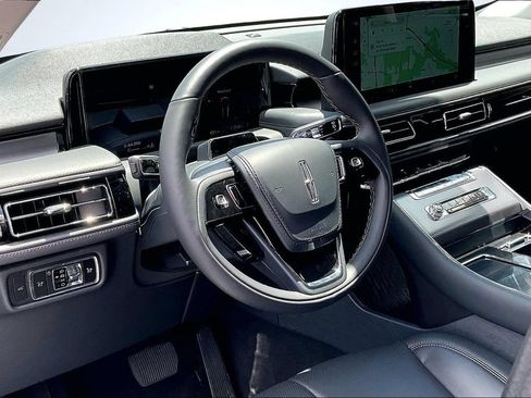 New 2026 Lincoln Aviator AWD image 7