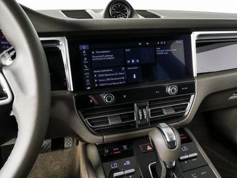 Certified 2022 Porsche Macan AWD/4WD image 13