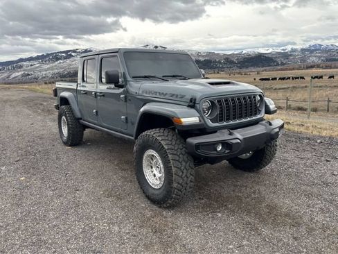 Used 2025 Jeep Gladiator Sport AWD/4WD image 11