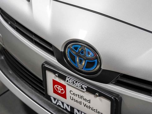 Certified 2019 Toyota Prius L Eco FWD image 8